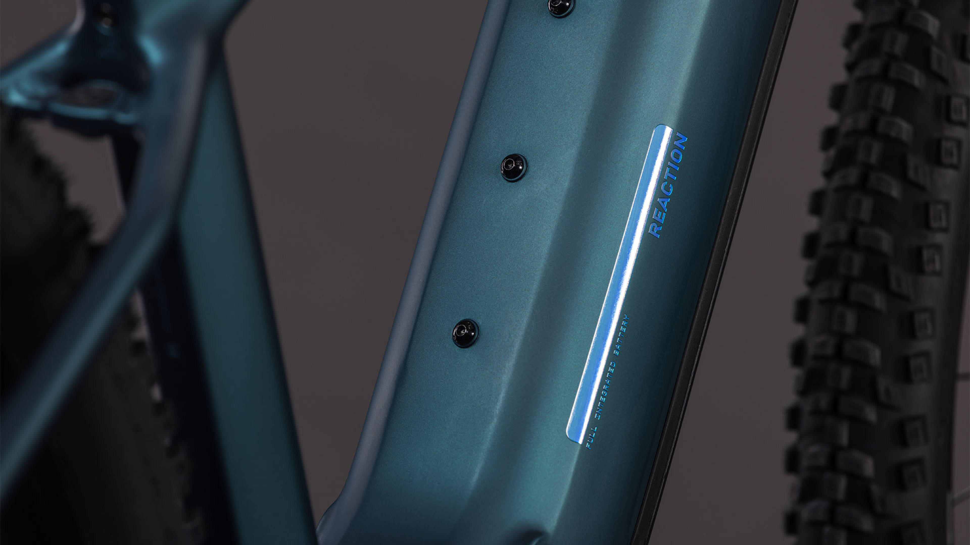 Cube Reaction Hybrid ONE 600 royalgreen´n´prism (2026)