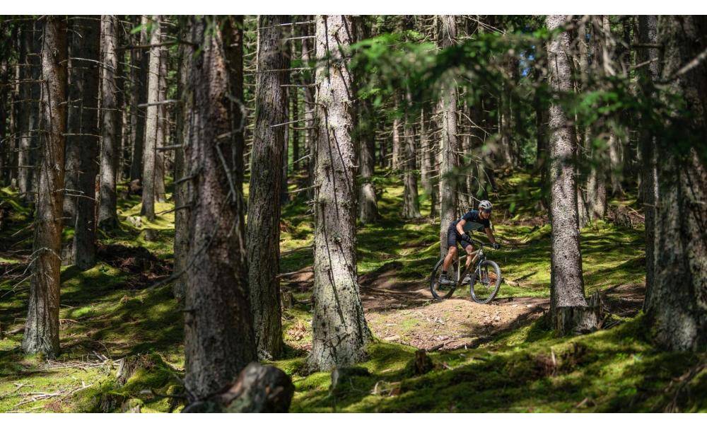 VTT - REACTION ONE - BLACK - CUBE