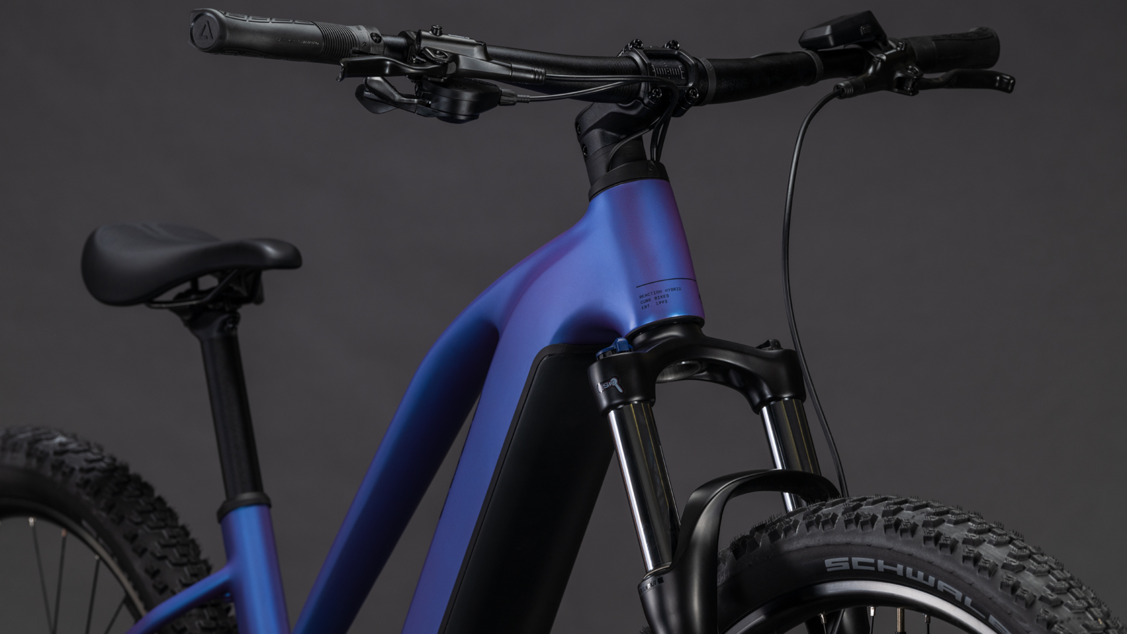 Cube Reaction Hybrid ONE 800 Trapèze blueiris´n´reflect (2026)